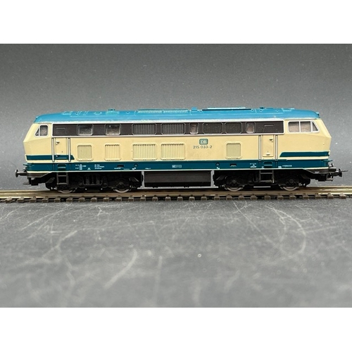 137 - Three HO Roco boxed Diesel/Electric locomotives of the DB each Tested Runner
(1100g)
Roco 43477 Clas... 