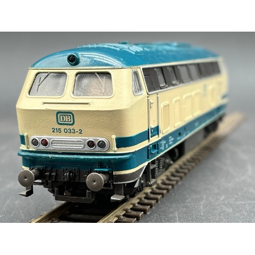 137 - Three HO Roco boxed Diesel/Electric locomotives of the DB each Tested Runner
(1100g)
Roco 43477 Clas... 