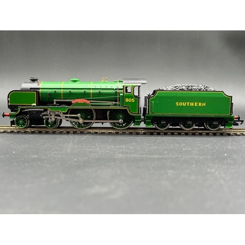 197 - Hornby R648 SR 4-4-0 Tonbridge Schools Royal Doulton 50th Anniversary collection - Tested Runner
(11... 