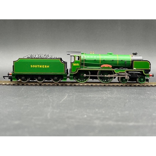 197 - Hornby R648 SR 4-4-0 Tonbridge Schools Royal Doulton 50th Anniversary collection - Tested Runner
(11... 