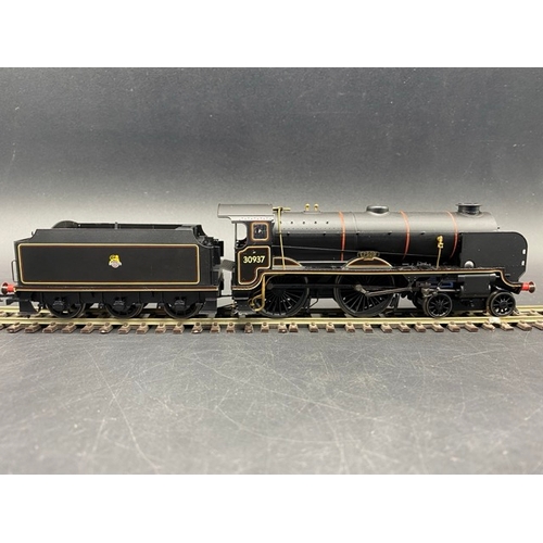 344 - Hornby R3194 Class V Schools 4-4-0 30937 'Epsom' in BR Black with early emblem - Tested Runner
(600g... 