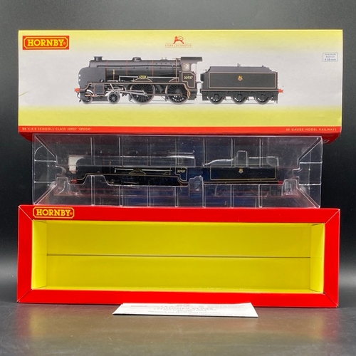 344 - Hornby R3194 Class V Schools 4-4-0 30937 'Epsom' in BR Black with early emblem - Tested Runner
(600g... 