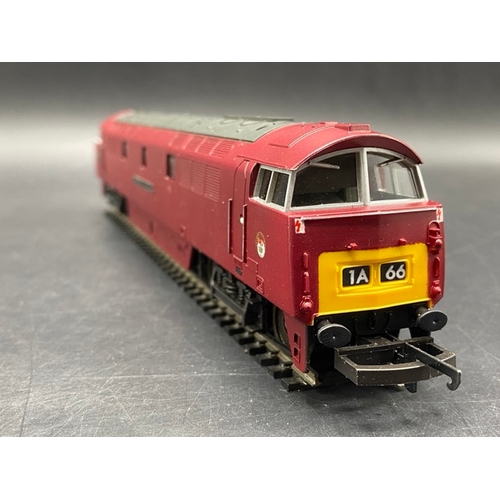 350 - 3 Maroon livery Lima Diesel Locomotives - 2 Tested Runners
(1400g)
Lima L205128 Class 42 Warship D83... 