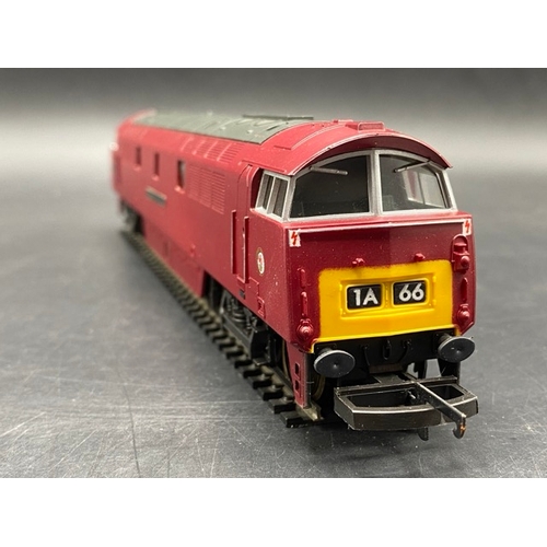 350 - 3 Maroon livery Lima Diesel Locomotives - 2 Tested Runners
(1400g)
Lima L205128 Class 42 Warship D83... 