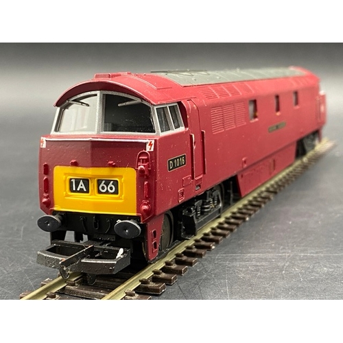 350 - 3 Maroon livery Lima Diesel Locomotives - 2 Tested Runners
(1400g)
Lima L205128 Class 42 Warship D83... 