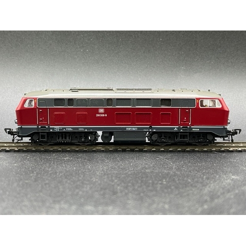 140 - Two HO gauge boxed Fleischmann Locomotives - both Tested Runners
(1100g)
Fleischmann 4232FL Class BR... 