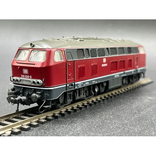 140 - Two HO gauge boxed Fleischmann Locomotives - both Tested Runners
(1100g)
Fleischmann 4232FL Class BR... 