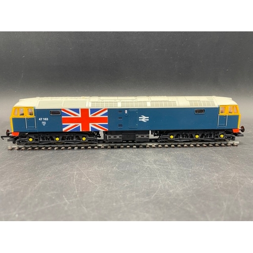 356 - 2 Boxed Lima Diesel Locomotives - Tested Runners
(900g)
Lima L205115b Class 33 33025 in BR blue
Lima... 