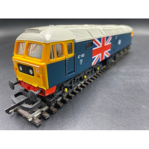 356 - 2 Boxed Lima Diesel Locomotives - Tested Runners
(900g)
Lima L205115b Class 33 33025 in BR blue
Lima... 