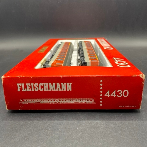 145 - Fleischmann 4430 Class BR 614 2-Car DMU of the DB - Tested Runner
(800g)
Nos: 614 044-6, 614-038-8
T... 