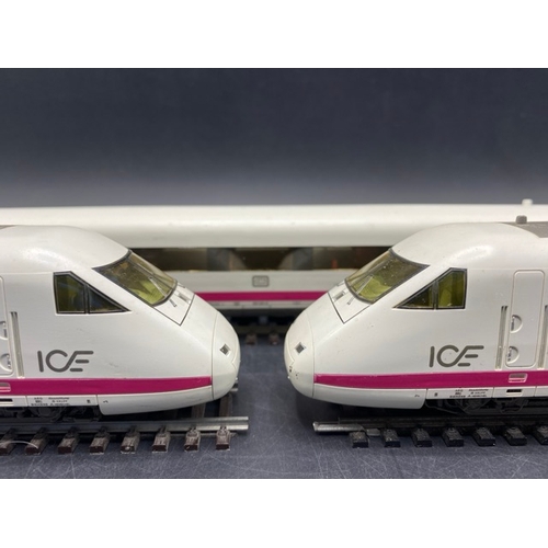 146 - Fleischmann 4460 DB ICE 3-Car Pack - Tested Runners
(1100g)
Nos: 410 001-2, 810 001-8, 410 002-0