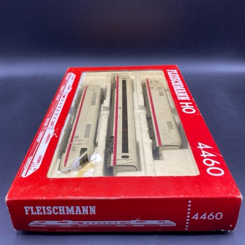 146 - Fleischmann 4460 DB ICE 3-Car Pack - Tested Runners
(1100g)
Nos: 410 001-2, 810 001-8, 410 002-0