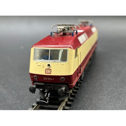 148 - Two HO gauge boxed Fleischmann Locomotives - both Tested Runners
(1100g)
Fleischmann 4375 Class BR 1... 