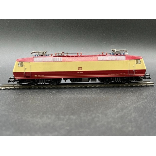 148 - Two HO gauge boxed Fleischmann Locomotives - both Tested Runners
(1100g)
Fleischmann 4375 Class BR 1... 