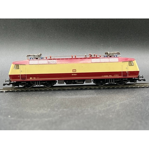 148 - Two HO gauge boxed Fleischmann Locomotives - both Tested Runners
(1100g)
Fleischmann 4375 Class BR 1... 