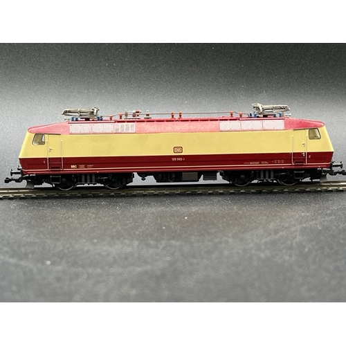 148 - Two HO gauge boxed Fleischmann Locomotives - both Tested Runners
(1100g)
Fleischmann 4375 Class BR 1... 