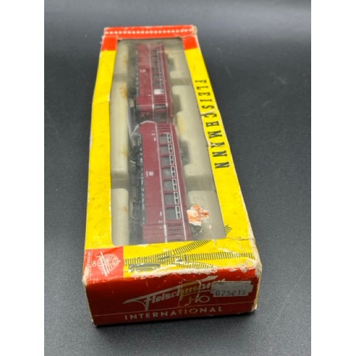 150 - Two HO gauge boxed Fleischmann 2 Car Rail-bus - One Tested Runner
(750g)
Fleischmann 1370-2 Class VT... 