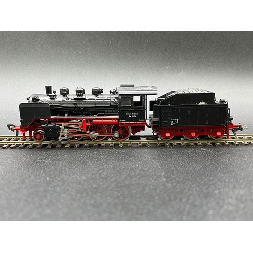 152 - Two HO gauge boxed Fleischmann Locomotives - one Tested Runner
(700g)
Fleischmann 4140 Class BR 24 4... 