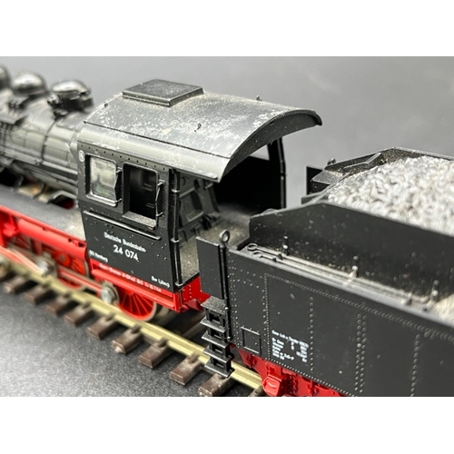 152 - Two HO gauge boxed Fleischmann Locomotives - one Tested Runner
(700g)
Fleischmann 4140 Class BR 24 4... 