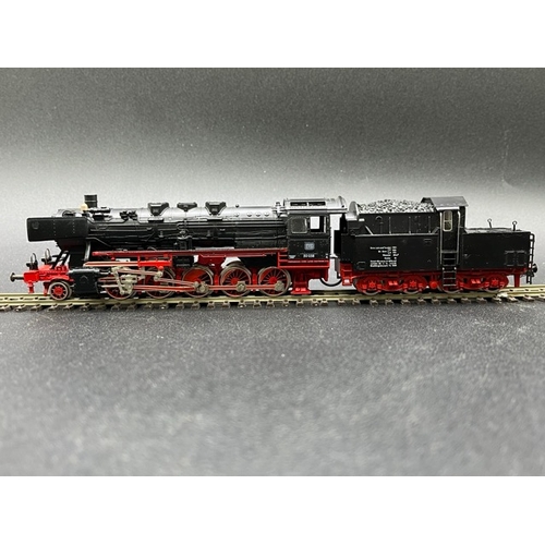 153 - Two HO gauge boxed Fleischmann Locomotives - one Tested Runner
(1200g)
Fleischmann 4175 Class BR 50 ... 