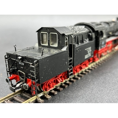 153 - Two HO gauge boxed Fleischmann Locomotives - one Tested Runner
(1200g)
Fleischmann 4175 Class BR 50 ... 