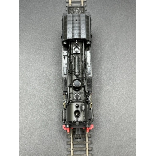 153 - Two HO gauge boxed Fleischmann Locomotives - one Tested Runner
(1200g)
Fleischmann 4175 Class BR 50 ... 