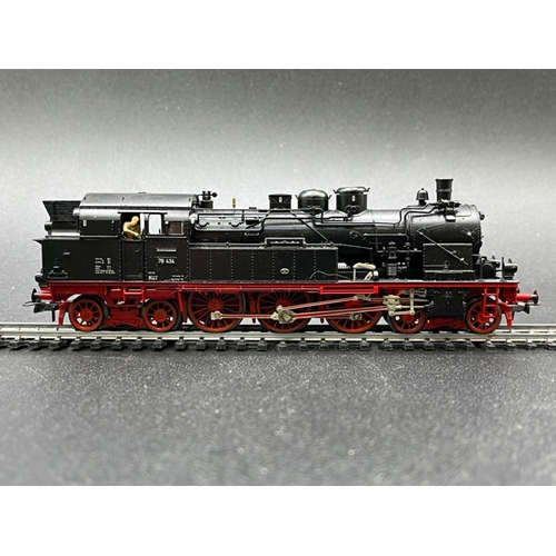 154 - Two HO gauge boxed Fleischmann Locomotives - both Tested Runners
(750g)
Fleischmann 4078 Class BR 78... 