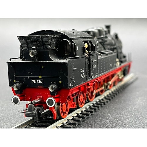 154 - Two HO gauge boxed Fleischmann Locomotives - both Tested Runners
(750g)
Fleischmann 4078 Class BR 78... 