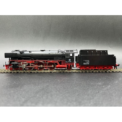 156 - Two HO gauge boxed Fleischmann Locomotives - both Tested Runners
(900g)
Fleischmann 4170 Class BR 01... 