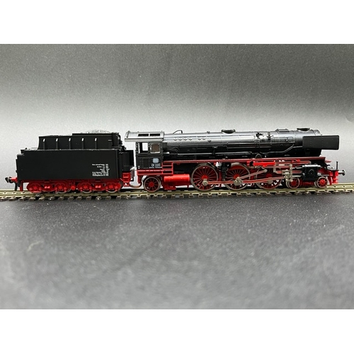 156 - Two HO gauge boxed Fleischmann Locomotives - both Tested Runners
(900g)
Fleischmann 4170 Class BR 01... 