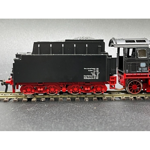 156 - Two HO gauge boxed Fleischmann Locomotives - both Tested Runners
(900g)
Fleischmann 4170 Class BR 01... 