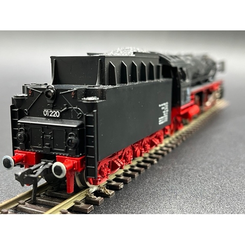 156 - Two HO gauge boxed Fleischmann Locomotives - both Tested Runners
(900g)
Fleischmann 4170 Class BR 01... 