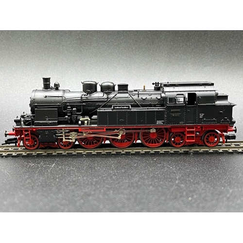 158 - Two HO gauge boxed Fleischmann Locomotives - both Tested Runners
(800g)
Fleischmann 4077 Class 78 4-... 