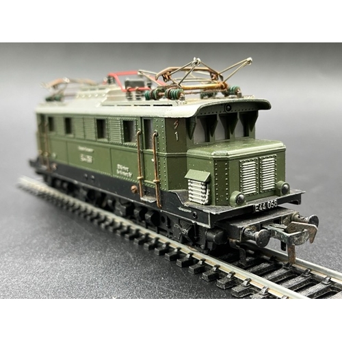 160 - Two HO gauge boxed Fleischmann and Trix Locomotives - both Tested Runners
(900g)
Trix 22411 G-SL490 ... 