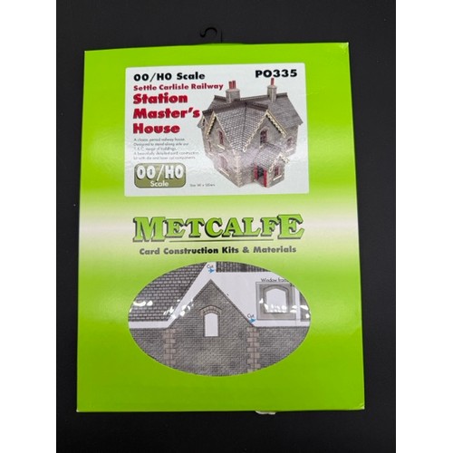 117 - 27 OO/HO Metcalfe Ready Cut Card Kits. (As New and Opened, See photographs).
(11000g). (27).
1 PO202... 