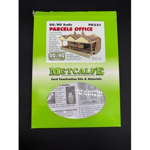 117 - 27 OO/HO Metcalfe Ready Cut Card Kits. (As New and Opened, See photographs).
(11000g). (27).
1 PO202... 