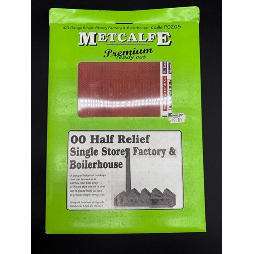 117 - 27 OO/HO Metcalfe Ready Cut Card Kits. (As New and Opened, See photographs).
(11000g). (27).
1 PO202... 