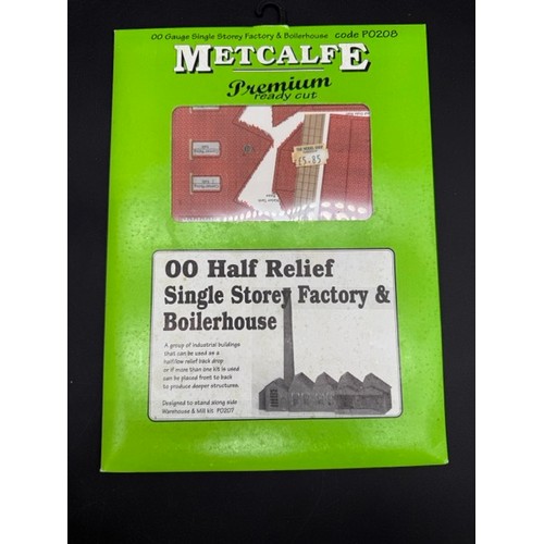 117 - 27 OO/HO Metcalfe Ready Cut Card Kits. (As New and Opened, See photographs).
(11000g). (27).
1 PO202... 