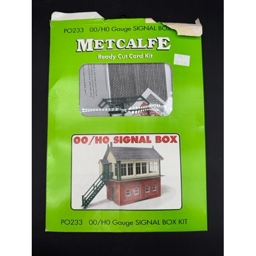 117 - 27 OO/HO Metcalfe Ready Cut Card Kits. (As New and Opened, See photographs).
(11000g). (27).
1 PO202... 