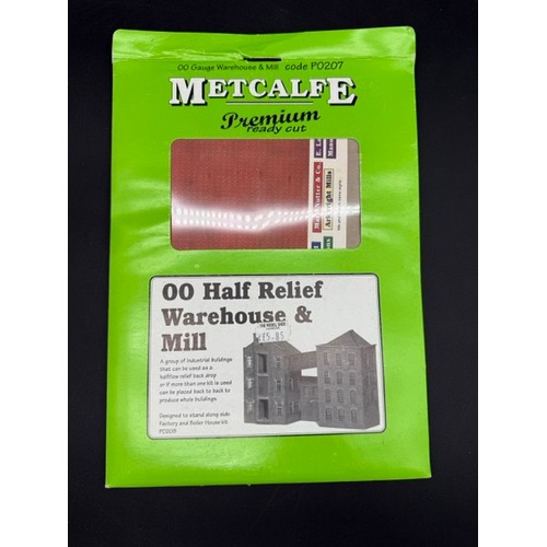 117 - 27 OO/HO Metcalfe Ready Cut Card Kits. (As New and Opened, See photographs).
(11000g). (27).
1 PO202... 