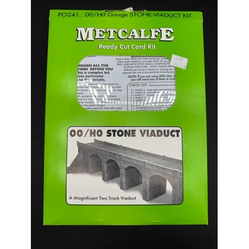 117 - 27 OO/HO Metcalfe Ready Cut Card Kits. (As New and Opened, See photographs).
(11000g). (27).
1 PO202... 