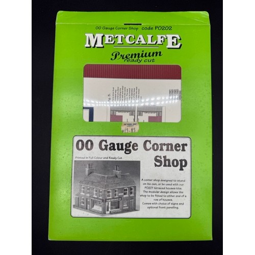 117 - 27 OO/HO Metcalfe Ready Cut Card Kits. (As New and Opened, See photographs).
(11000g). (27).
1 PO202... 