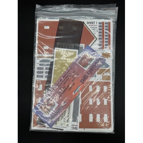 117 - 27 OO/HO Metcalfe Ready Cut Card Kits. (As New and Opened, See photographs).
(11000g). (27).
1 PO202... 