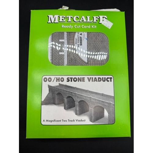 117 - 27 OO/HO Metcalfe Ready Cut Card Kits. (As New and Opened, See photographs).
(11000g). (27).
1 PO202... 