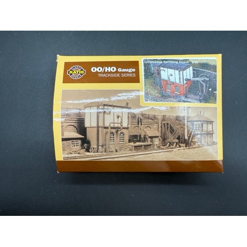 118 - 111 Ratio HO/OO Trackside Scenic Kits As New in Packaging.
(8300g) 
1 x 250 Signal Remote Control
1 ... 