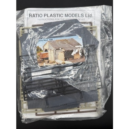 118 - 111 Ratio HO/OO Trackside Scenic Kits As New in Packaging.
(8300g) 
1 x 250 Signal Remote Control
1 ... 