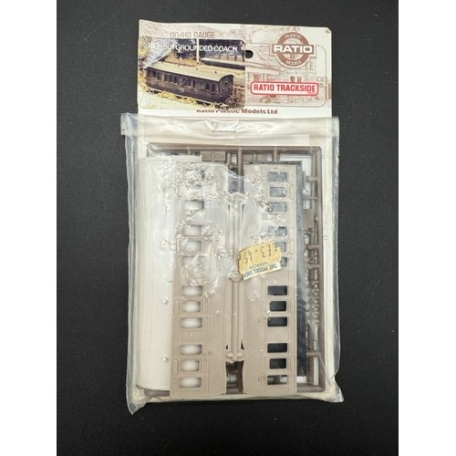 118 - 111 Ratio HO/OO Trackside Scenic Kits As New in Packaging.
(8300g) 
1 x 250 Signal Remote Control
1 ... 