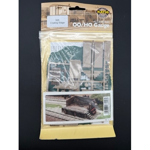 118 - 111 Ratio HO/OO Trackside Scenic Kits As New in Packaging.
(8300g) 
1 x 250 Signal Remote Control
1 ... 