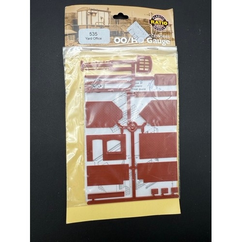 118 - 111 Ratio HO/OO Trackside Scenic Kits As New in Packaging.
(8300g) 
1 x 250 Signal Remote Control
1 ... 