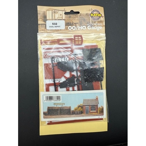 118 - 111 Ratio HO/OO Trackside Scenic Kits As New in Packaging.
(8300g) 
1 x 250 Signal Remote Control
1 ... 